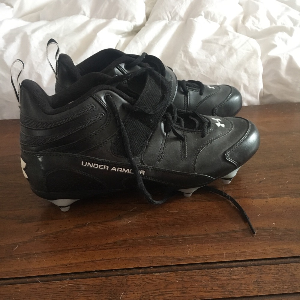Men’s football cleats